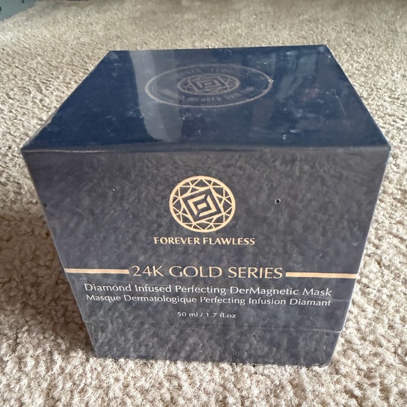 Forever Flawless Other - Forever Flawless 24K Gold Series Mask